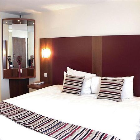 Mercure Swindon East Hotel And Spa Exteriör bild